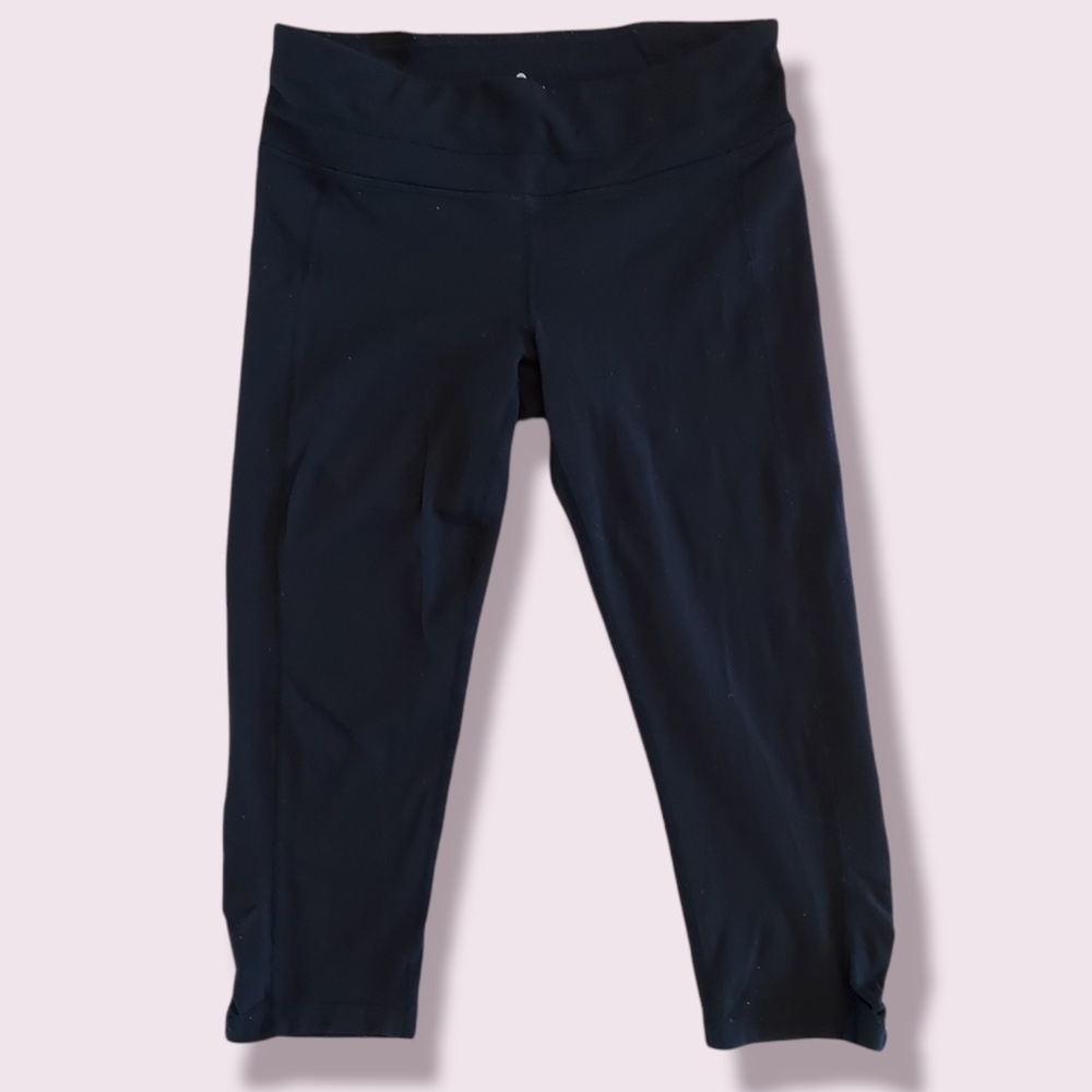 Athleta Cropped Yoga Legging Size Medium